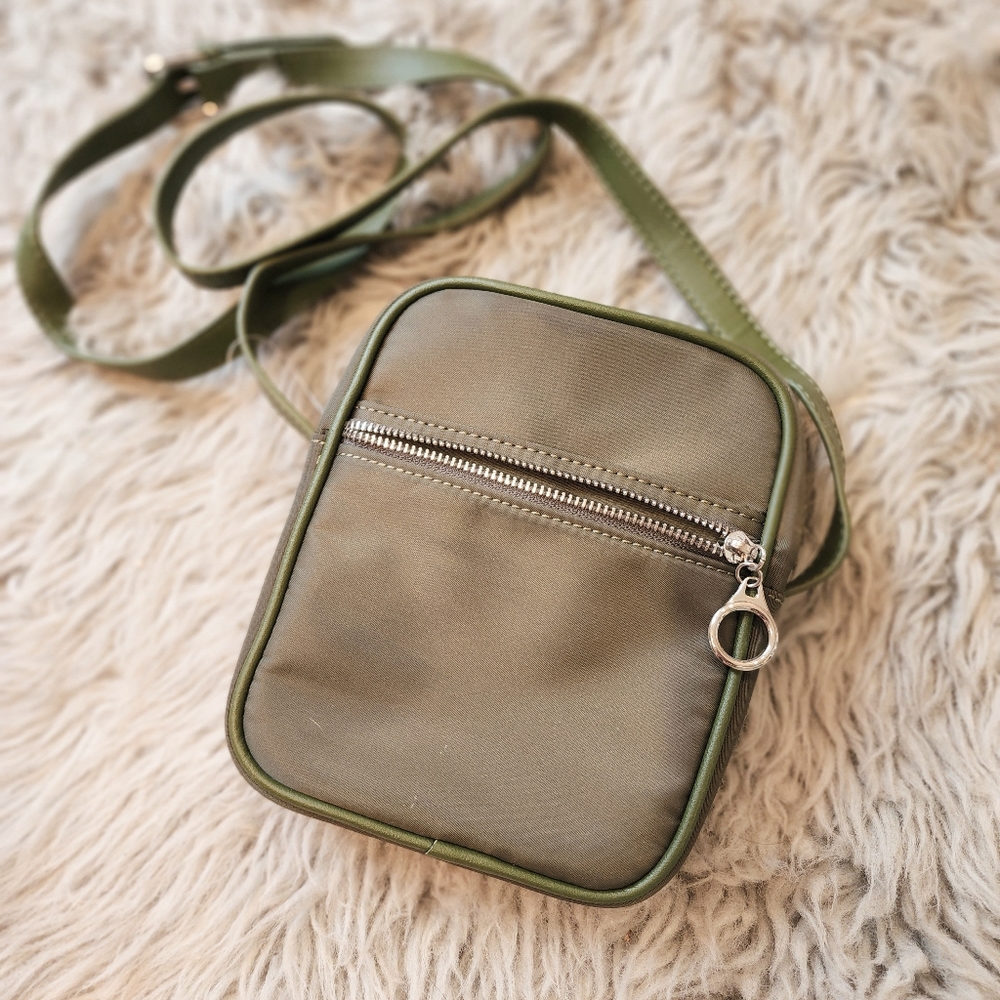 *Cute army green bag*